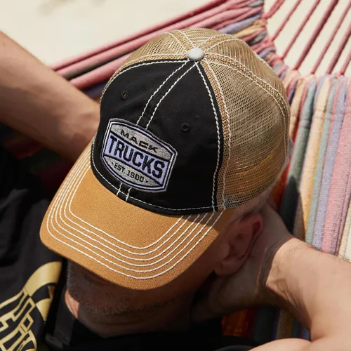Vista 5 de Mack Trucks Est. 1900 Gorra de malla de camionero Snapback de dos tonos negro y caqui, NegroCaqui