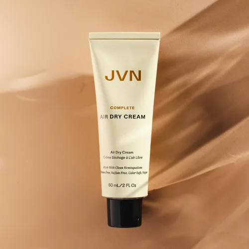 Vista 3 de JVN No Heat - Crema completa de secado al aire, 2 onzas líquidas, tamaño de viaje, crema suavizante para el cabello mejora tu textura natural, crema