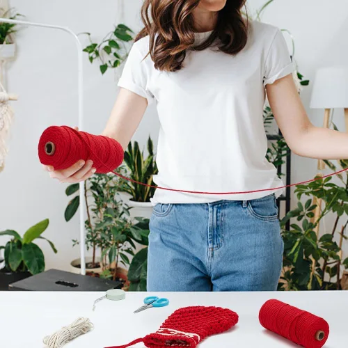 Vista 5 de INFUNLY Juego de 2 calcetines navideños de macramé para principiantes con video tutorial e instrucciones hechas a mano, kit de calcetines de Navidad