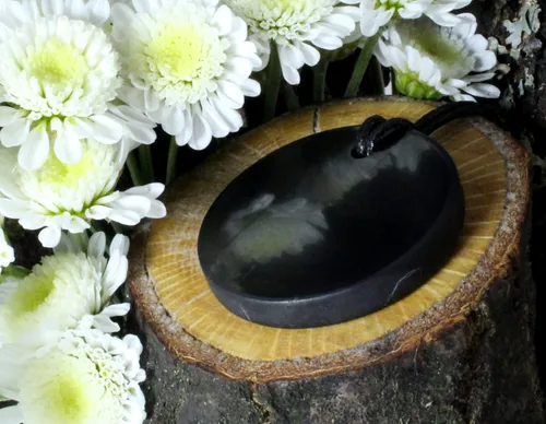 Vista 2 de Heka Naturals Collar con colgante de cristal de shungita, cristales curativos y collar de chakras, joyería de piedras preciosas para hombres