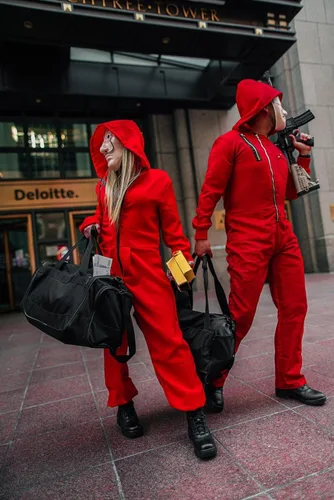 Vista 4 de Enccfoeo Disfraz de Halloween para hombre, overol rojo de dinero para adultos, traje de cosplay de ladrón de gángsteres con accesorios y máscara