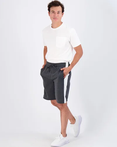 Vista 5 de Real Essentials Paquete de 3 pantalones cortos deportivos de forro polar para hombre de 9 pulgadas, tallas regulares y grandes altas
