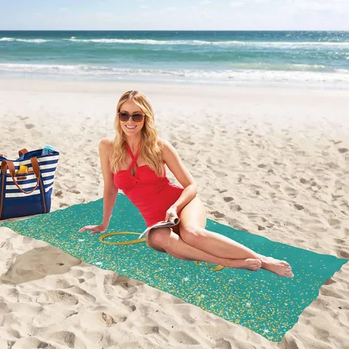 Vista 3 de InterestPrint Toalla de playa personalizada para mujeres y hombres, con texto dorado brillante, color verde, toallas de playa personalizadas