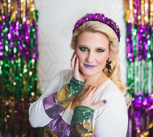 Vista 2 de Diadema de Mardi Gras para mujer, diadema de corona de flor de lis, diadema morada con diamantes de imitación y nudo superior, accesorios