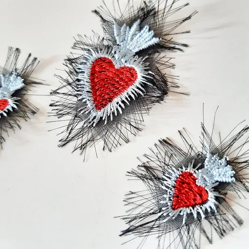 Vista 3 de Moks(p)403 Set 3 pc patch, Heart embroidered small patch, Sacred Heart patch - milagro