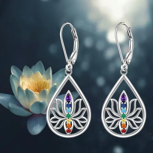 Vista 6 de Aretes de Halloween con diseño de murciélago y esqueleto, cardenal, colibrí, zorro, abeja, día de San Patricio, trébol, gato negro, 7 chakras, vaca