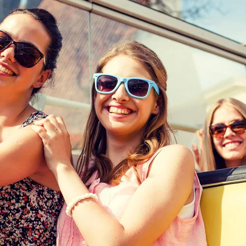 Vista 130 de Suministros para regalos de fiesta de colores neón Paquete de 8 gafas de sol unisex
