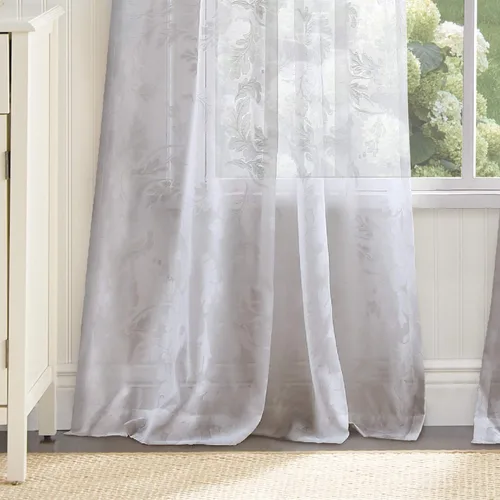 Vista 4 de Martha Stewart Aster Acanthus - Par de paneles de cortinas semitransparentes con bolsillo para barra, 84 pulgadas, color blanco