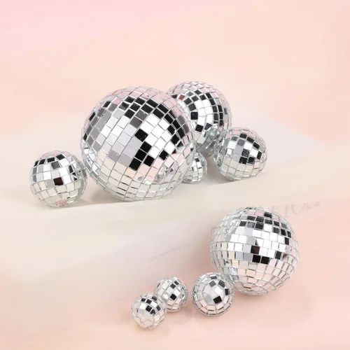 Vista 3 de 10 adornos de bola de discoteca para tartas, 5 tamaños, mini bolas de discoteca plateadas, accesorios temáticos de discoteca para fiesta