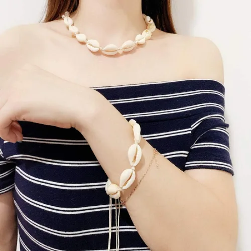 Vista 6 de Abitoncc - Collar de concha natural, pulsera de cordón de playa con concha de mar, gargantilla de perlas hecha a mano ajustable para niñas y mujeres