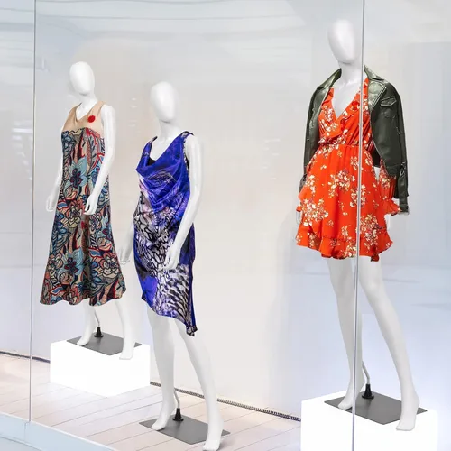 Vista 2 de GOFLAME Maniquí femenino de cuerpo completo, torso de maniquí realista de 69 pulgadas con posturas ajustables y partes del cuerpo desmontables, base