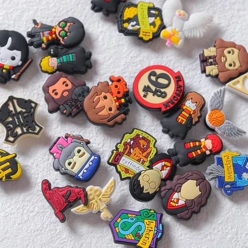 Vista 4 de YaqinZ25Pcs Cute Harry Cartoon Shoe Charms Decoration for Boys Girls Men Women. Trendy Designer Accessory for Clog Shoes Party Gifts