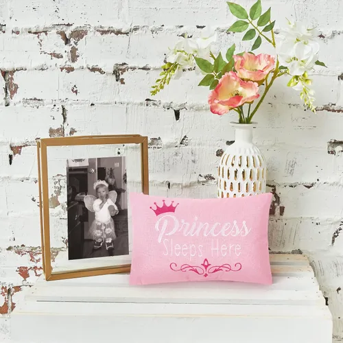 Vista 4 de C&F Home Pink Princess Sleeps Here - Almohada decorativa pequeña de 6 x 9