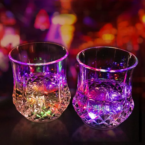 Vista 10 de ENUOLI Cubos de hielo iluminados para bebidas, 12 PCS Cubos de hielo de acrílico LED impermeables intermitentes multicolor brillantes reutilizables