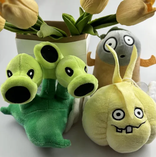 Vista 7 de JHESAO Juego de 3 piezas de plantas y zombis de tres piezas de plantas de zombies de felpa, imitación de PVZ de peluche 1 2 muñeco de ajo suave