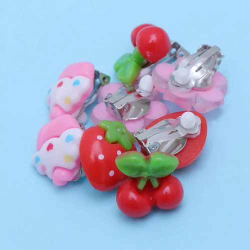 Vista 3 de Pendientes colgantes de clip en la oreja 4 pares de aretes de acrílico de dibujos animados de acrílico lindo flor de fruta fresa cereza helado