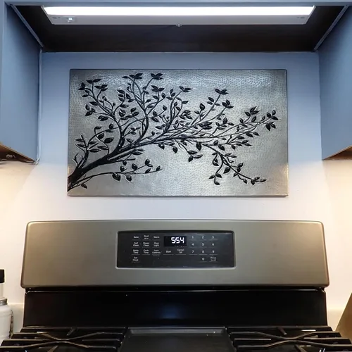 Vista 4 de Azulejos de salpicadura de cocina de cobre hechos a mano, ramas de árbol con hojas para salpicadura de cocina, panel decorativo de salpicadura