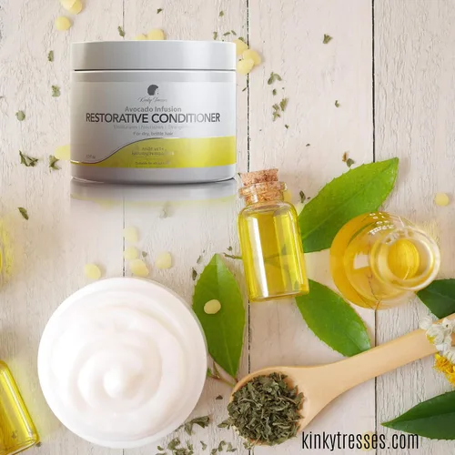 Vista 3 de Kinky Tresses Acondicionador restaurador de infusión de aguacate hidratado El aceite de aguacate y los aminoácidos de seda trabajan juntos