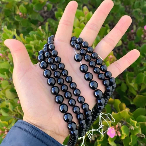 Vista 3 de Adabele 1 hebra AAA Grado 4mm Cuentas sueltas redondas pequeñas de perla de concha natural Agua dulce Madre Perla Nácar 38 cm (Negro Jet) para hacer