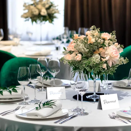 Vista 3 de Paquete de 10 letreros de mesa reservados plateados para bodas, fiestas, restaurantes y mesas plateadas, números del 1 al 30 para recepción de boda
