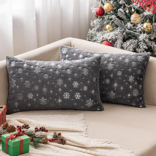 Vista 7 de MIULEE - Juego de 2 fundas de cojín decorativas de Navidad, hechas de piel sintética suave con copos de nieve plateados y brillantina, para Verde