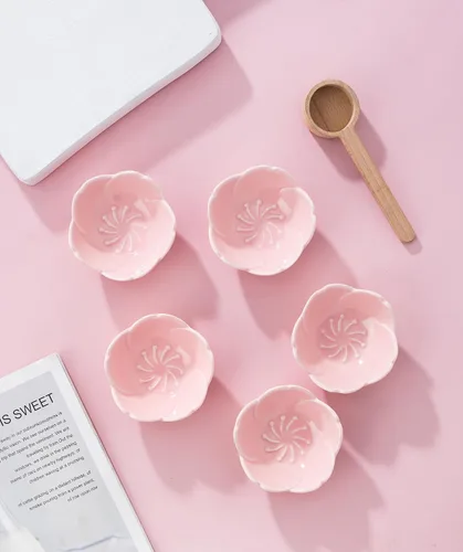 Vista 2 de Jusalpha Juego de 5 piezas de plato de salsa de cerámica con diseño de flores de cerezo rosa, plato de condimentos, tazón para sushi con salsa