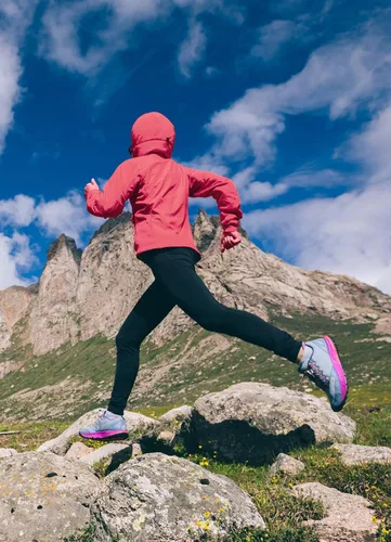Vista 3 de BALEAF Chaqueta impermeable para mujer, rompevientos para correr, ciclismo, plegable, reflectante, ligera, con capucha