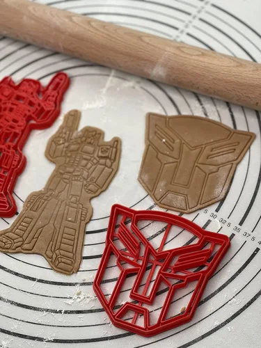 Vista 9 de Juego de 2 cortadores y moldes de galletas Autobots producidos por 3D Kitchen Art