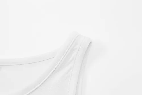 Vista 6 de OThread & Co. Camiseta corta sin mangas con cuello redondo para mujer, dobladillo asimétrico, básica, cómoda, elástica