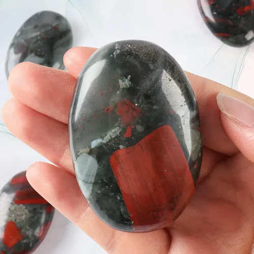 Vista 3 de CASMON Piedra de sangre de África, piedra ovalada de palma, piedra de bolsillo para terapia de alivio de ansiedad y estrés, piedra energética pulida