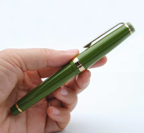 Vista 7 de Pluma estilográfica JINHAO 82 con clip dorado (plumín F 0.5mm, verde aguacate)