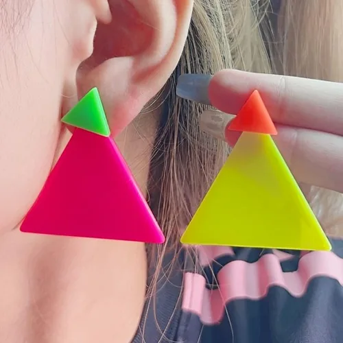Vista 3 de Aretes de neón de los años 80 y 90 para mujer, coloridos cuadrados, triangulares, acrílicos, aretes colgantes retro geométricos para trajes