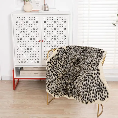 Vista 5 de Asuprui Alfombra de piel de vaca sintética con estampado de leopardo, alfombra de piel de vaca para habitación de niños, 35 pulgadas de ancho x 43