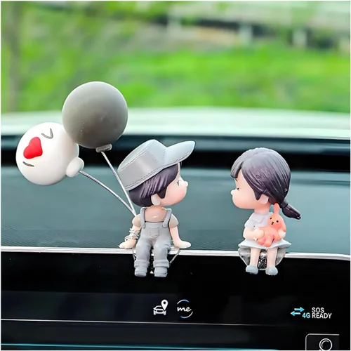 Vista 7 de DXNQ Lindas decoraciones de tablero de automóvil para parejas, preciosas figuras de dibujos animados de besos, adorno de automóvil