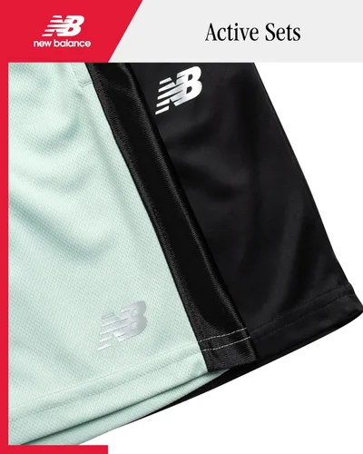 Vista 2 de New Balance Pantalones cortos deportivos para niños, paquete de 2 pantalones cortos de malla de rendimiento que absorben la humedad para correr