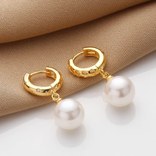 Vista 6 de XYJZXY Elegantes aretes de aro de perlas de imitación Aretes colgantes ligeros de perlas de imitación para mujer Joyas de boda con perlas