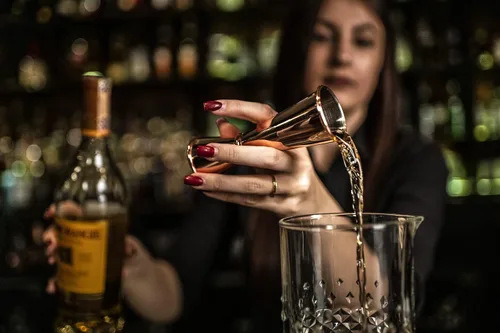 Vista 5 de BARIANTTE - Jigger de cóctel para bartending, vaso de chupito medidor japonés de 2 onzas, oro rosa