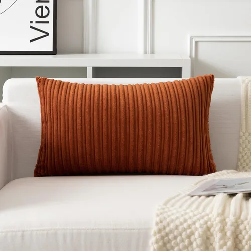 Vista 94 de UGASA - Fundas de almohada decorativas de terciopelo suave y sólidas de Navidad para sala de estar/sofá, 16 x 16 pulgadas, 2 unidades, color burdeos