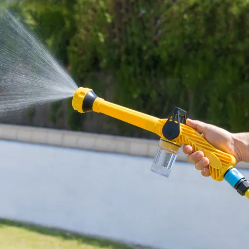 Vista 2 de Pistola de Agua a Presión con Depósito 8 en 1 Forzater InnovaGoods