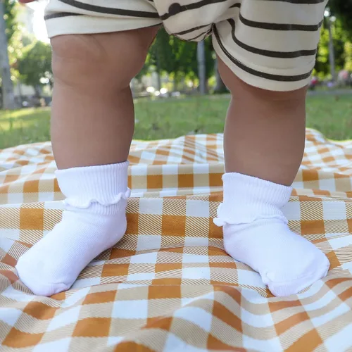 Vista 6 de 6 y 12 pares de calcetines de algodón con volantes para bebés y niños pequeños