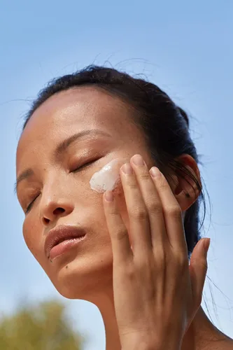 Vista 3 de LATHER Crema hidratante facial Sweet Almond - Hidratante hidratante para todo tipo de piel, loción facial suave y ligera para mujeres y hombres, 2