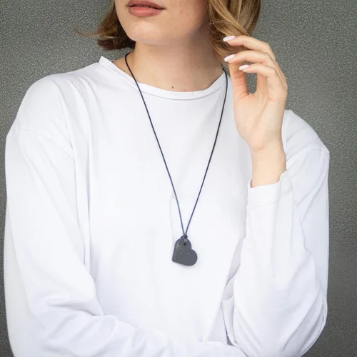 Vista 2 de Keled Rocks Shungite Pendant Necklace Raw Stone