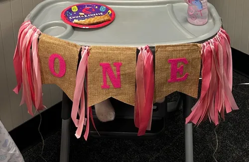 Vista 5 de SS Cohen Decoraciones de 1er cumpleaños para niña con silla alta de arpillera para decoración de fiesta de primer cumpleaños