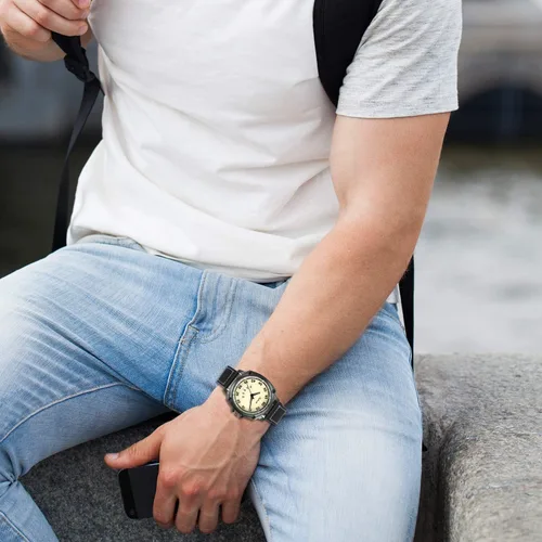 Vista 3 de Reloj de pulsera de cuero negro analógico para hombre con números arábigos y números arábigos
