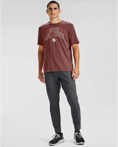 Vista 2 de Under Armour Pantalones de entrenamiento cónicos de tela elástica estándar para hombre