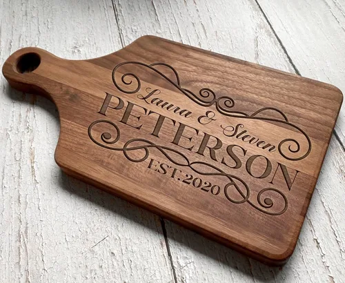 Vista 9 de Tabla de cortar personalizada Mr and Mrs Regalo de boda para pareja Tabla de cortar grabada personalizada