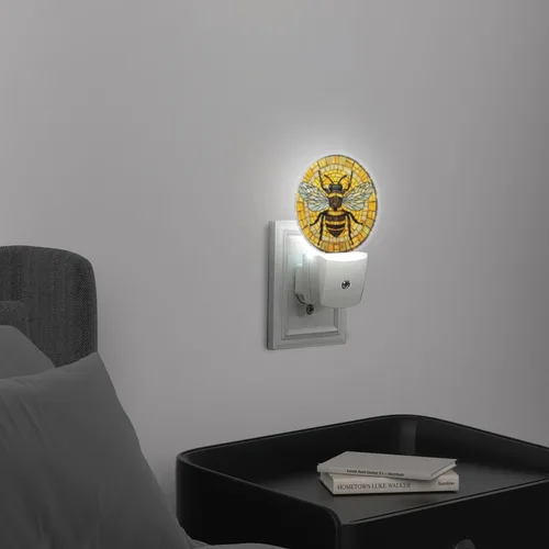 Vista 3 de Lámpara de Luz Nocturna LED Redonda con Sensor de Anochecer a Amanecer, Vidrio Emplomado Circular 3D con Luz Nocturna de Abejorro que se Enchufa a