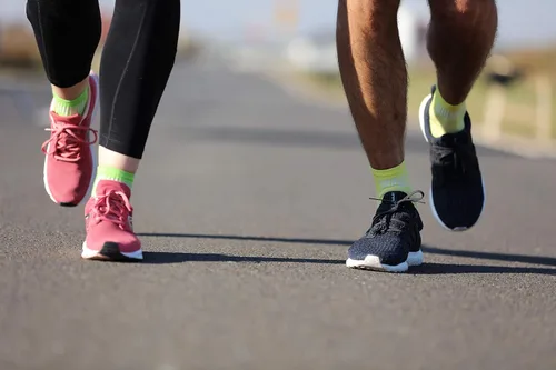 Vista 6 de 6,9 o 12 pares de calcetines deportivos de algodón, multicolor para hombre y mujer