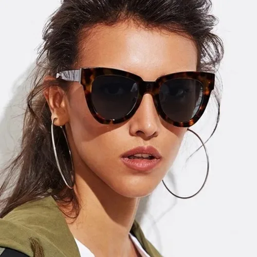 Vista 7 de Ayaoch Lentes de sol retro con diseño de ojo de gato, montura cuadrada, protección UV para mujeres y hombres (concha de tortuga + gris), Careygris