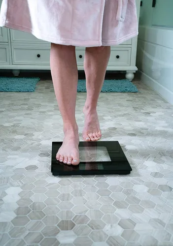 Vista 4 de Báscula digital de vidrio extra ancha La báscula de baño que habla Báscula digital precisa visual y de voz para peso corporal 395 libras